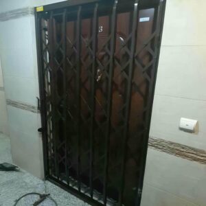 درب آکاردئونی ساختمان در کردان