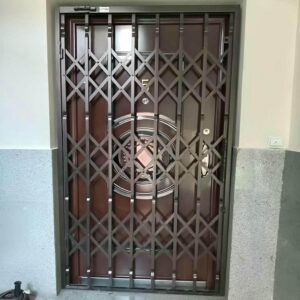 درب آکاردئونی ساختمان در بابل