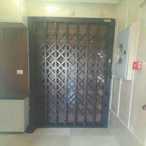 درب آکاردئونی ساختمان در کرمان