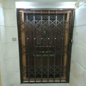درب آکاردئونی ساختمان در سمنان