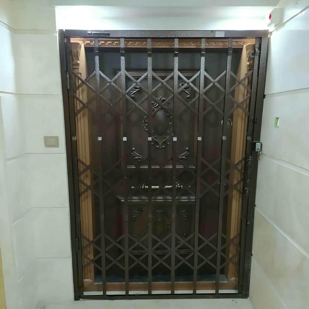 درب آکاردئونی ساختمان در سمنان