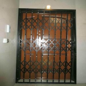 درب آکاردئونی ساختمان در مریوان