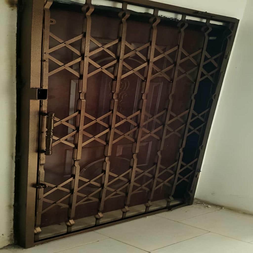 خرید درب آکاردئونی ساختمان اقتصادی در یزد