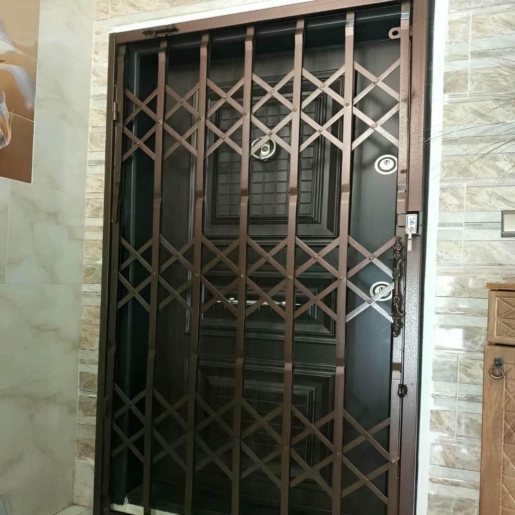 قیمت درب آکاردئونی ساختمان ورودی مغازه در باغ عباس‌آباد