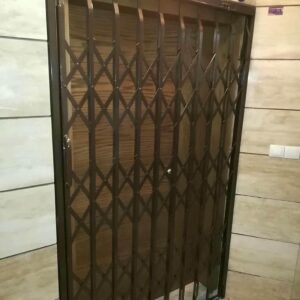 درب آکاردئونی ساختمان در یاسوج