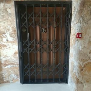 درب آکاردئونی ساختمان در اهواز