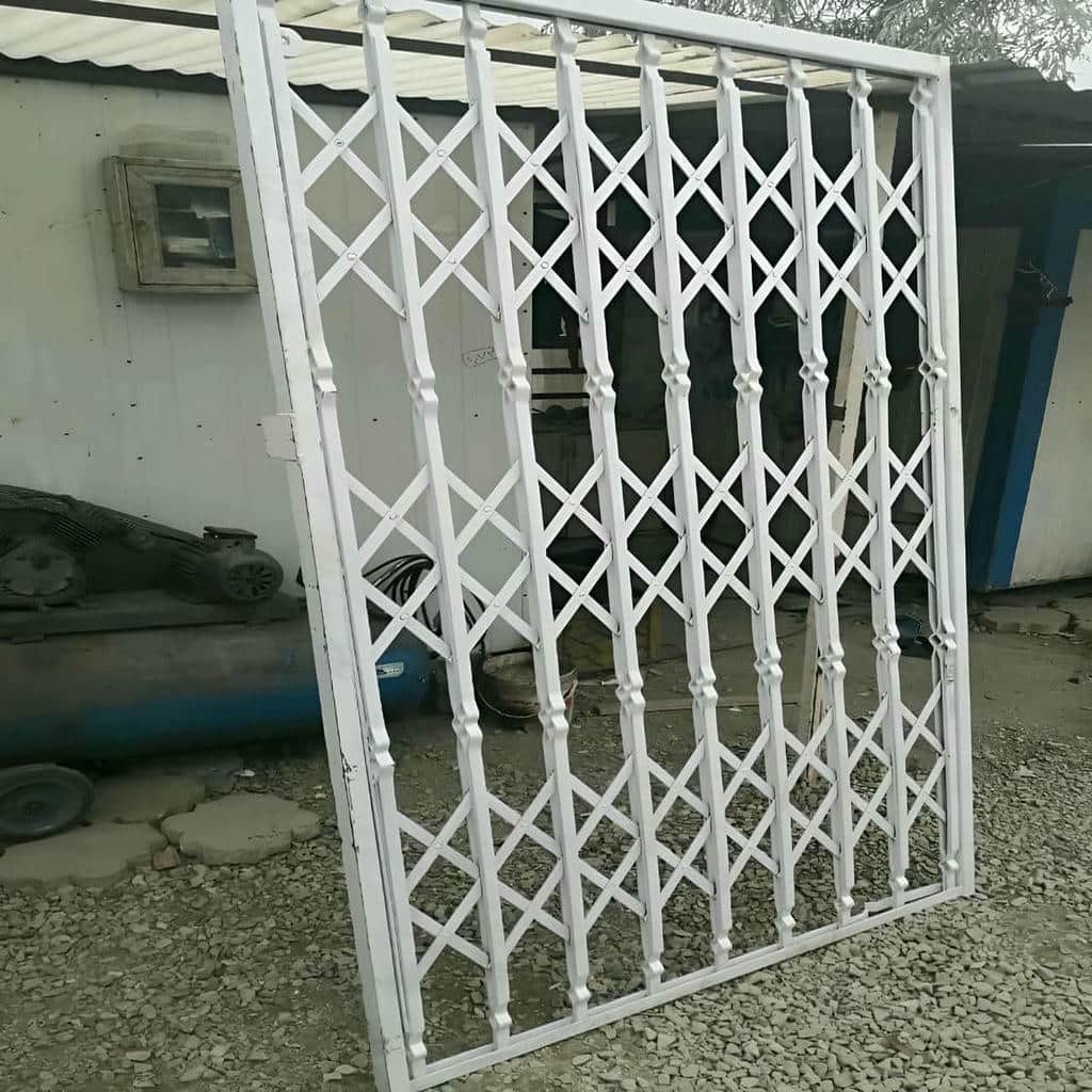 درب آکاردئونی ساختمان در اردبیل