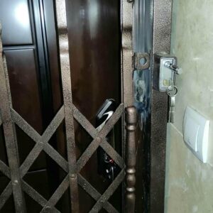 درب آکاردئونی ساختمان در ساری