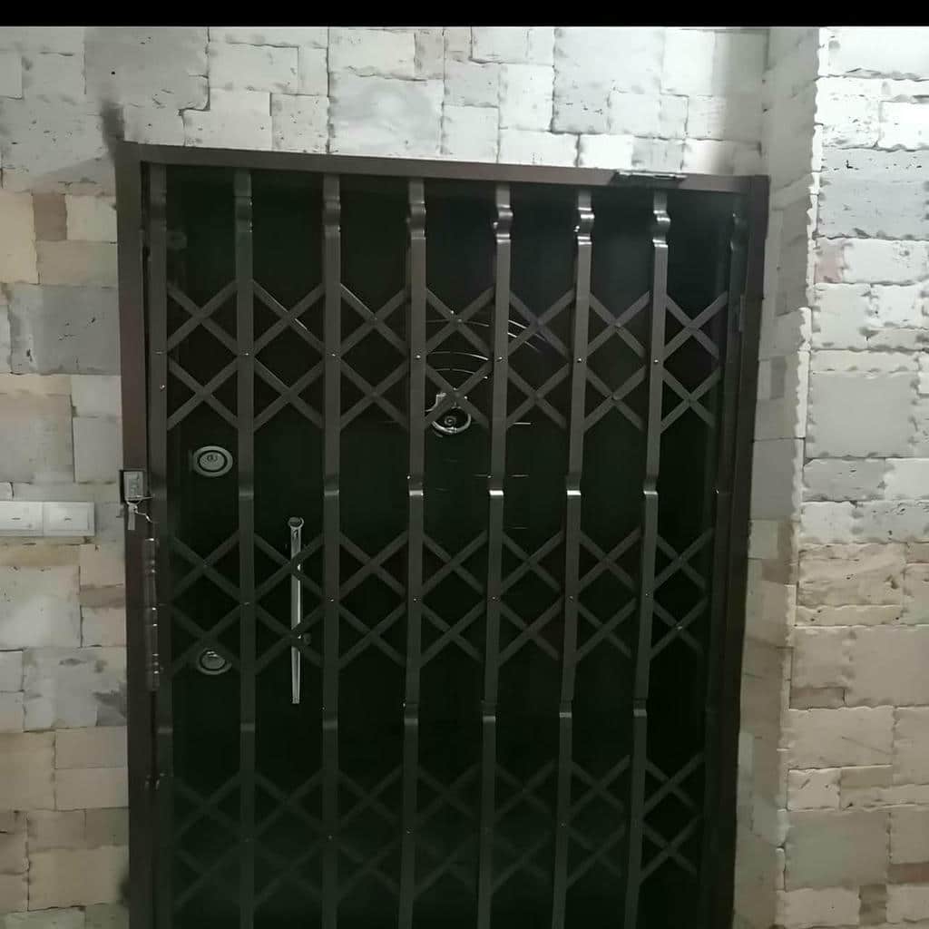 نصب درب آکاردئونی ساختمان رنگ صنعتی در عظیمیه کرج