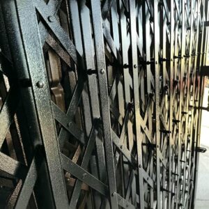 درب آکاردئونی ساختمان در گرگان