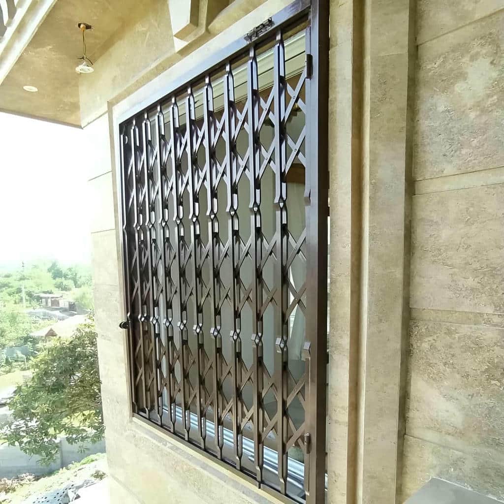 نصب درب آکاردئونی ساختمان ضدسرقت در تبریز