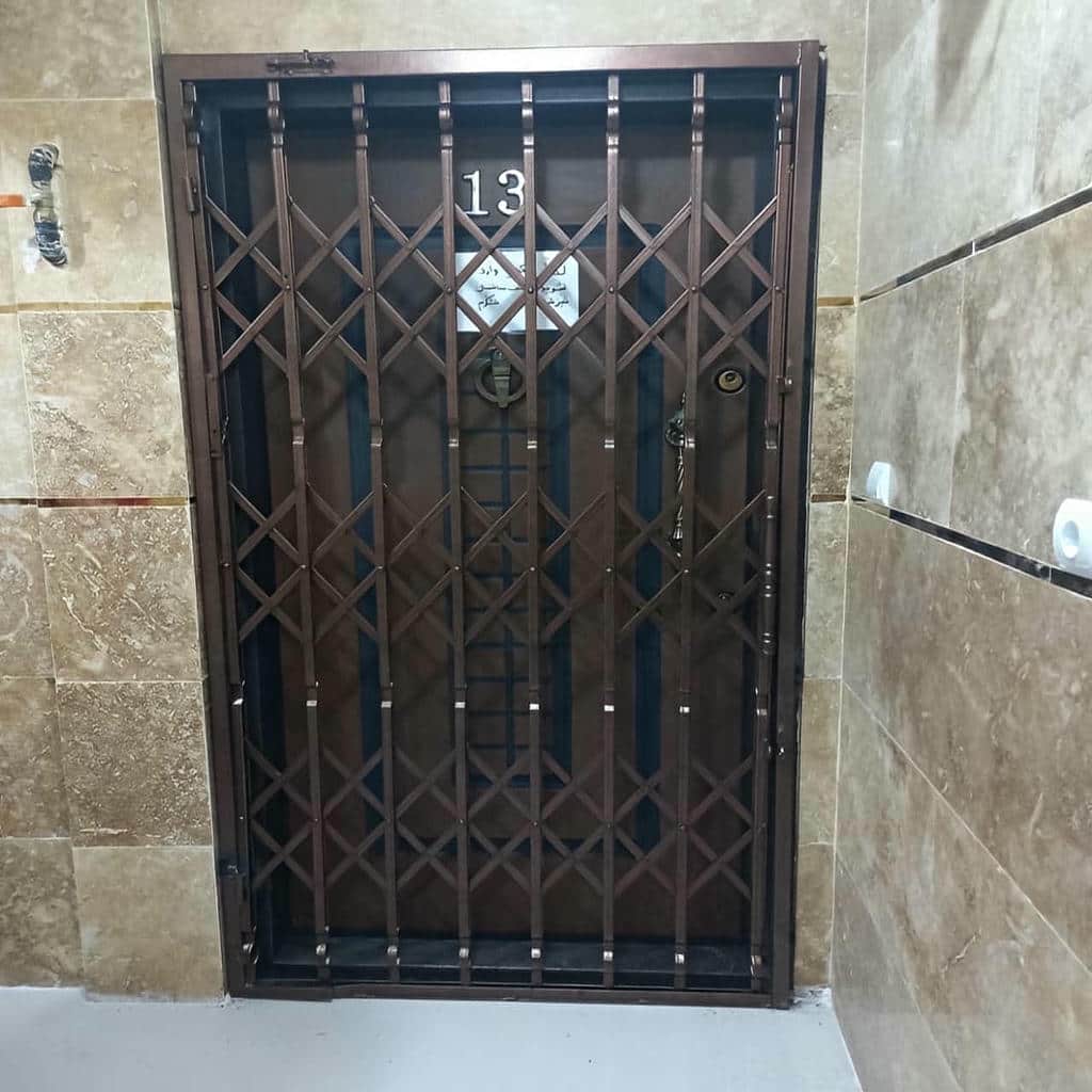 نصب درب آکاردئونی ساختمان حرکت روان در قم