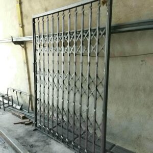 درب آکاردئونی ساختمان در بجنورد