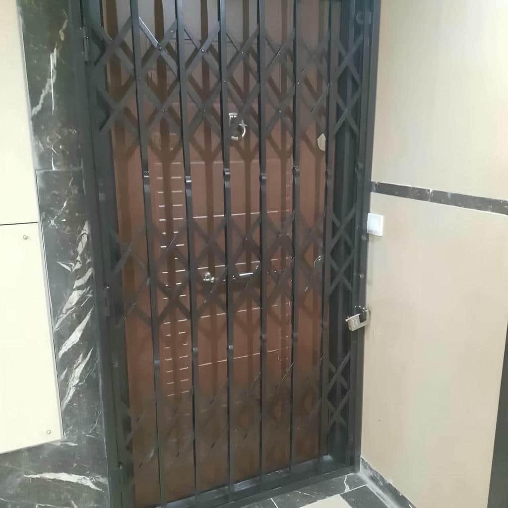 نصب درب آکاردئونی ساختمان حرکت نرم در ساوه