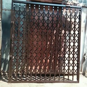 درب آکاردئونی ساختمان در محمودآباد