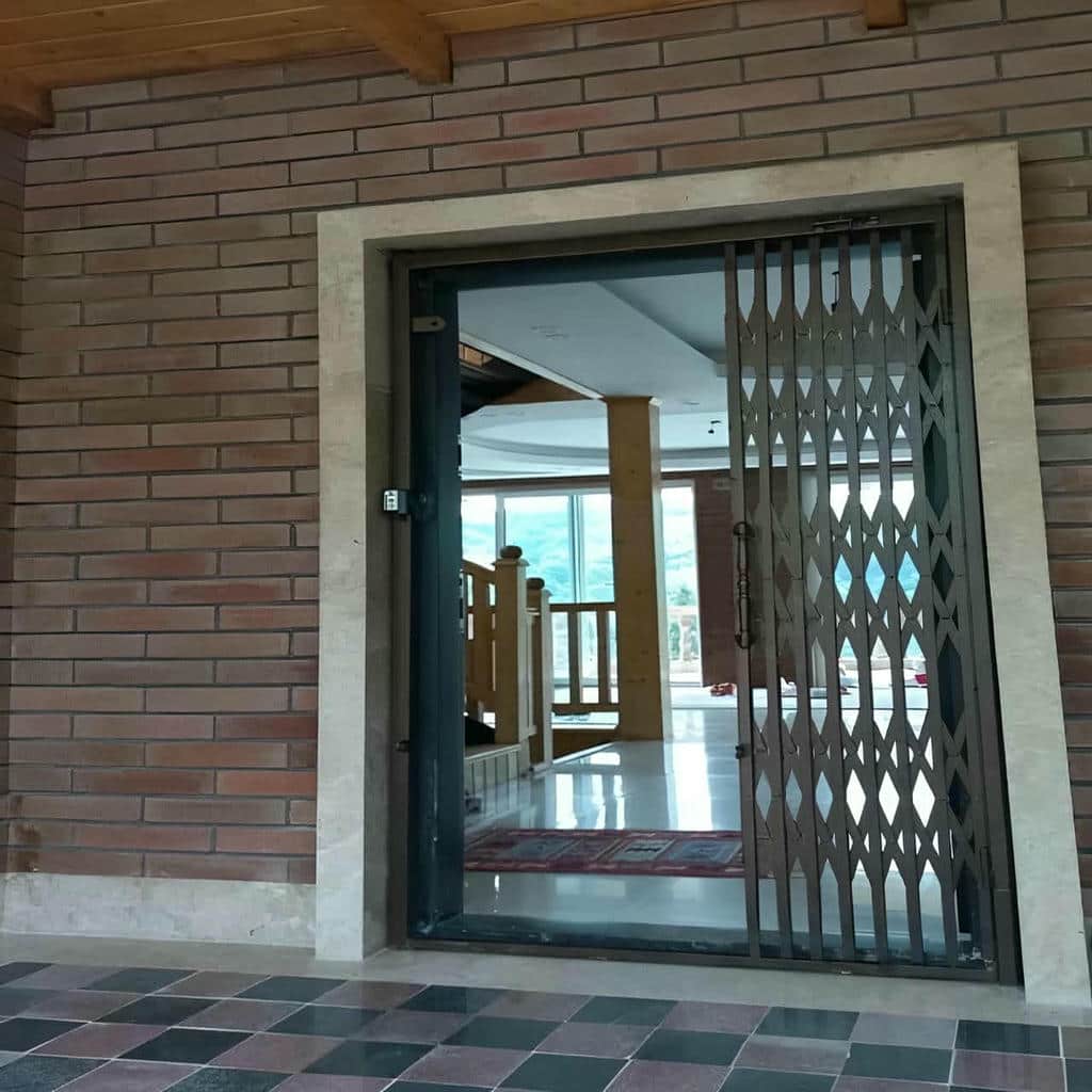 نصب درب آکاردئونی ساختمان فلزی در اصفهان