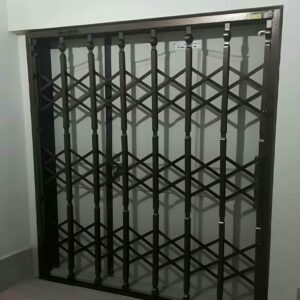 درب آکاردئونی ساختمان در اصفهان