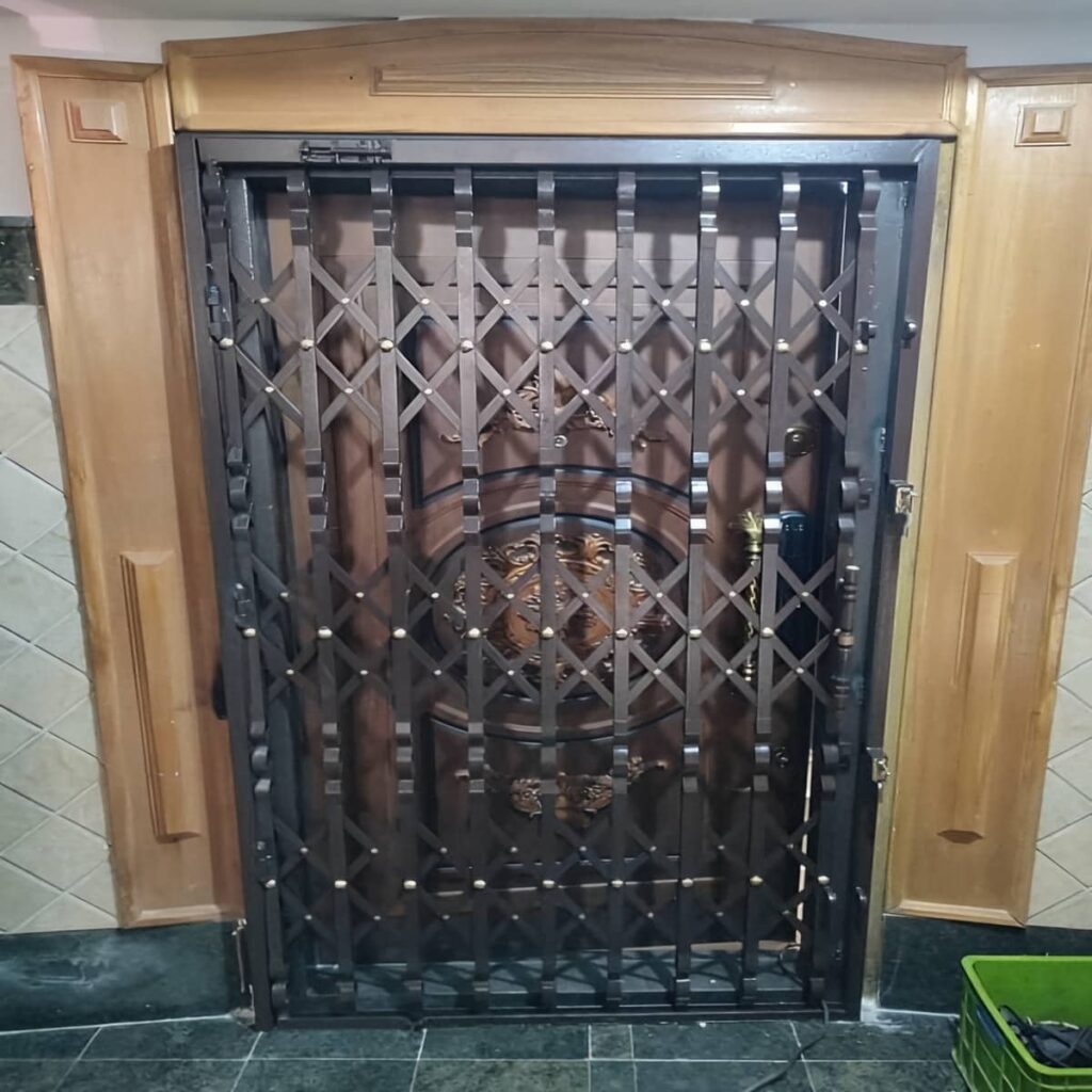 نصب درب آکاردئونی ساختمان ضدزنگ در بندر دیلم