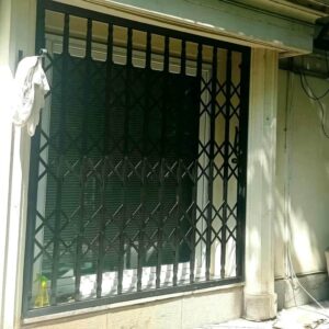درب آکاردئونی ساختمان در آبادان
