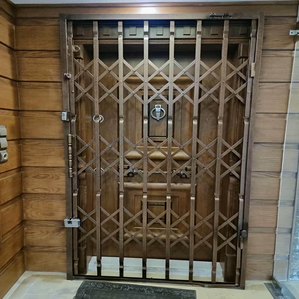 نصب درب آکاردئونی ساختمان فلزی در شیراز