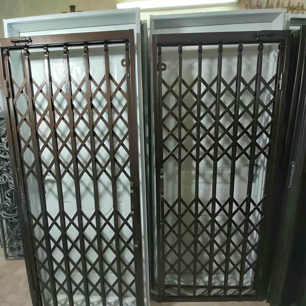 نصب درب آکاردئونی ساختمان ضدسرقت در یزد
