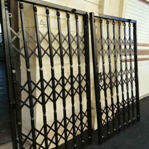 درب آکاردئونی ساختمان در اندیشه