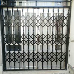 درب آکاردئونی ساختمان در محمدشهر