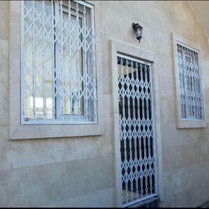 درب آکاردئونی ساختمان در دماوند