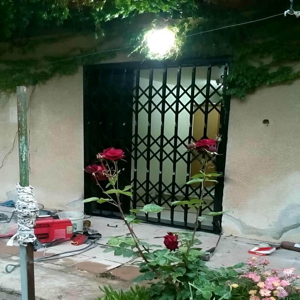 قیمت درب آکاردئونی حفاظ ساختمان مسکونی در بندر لنگه