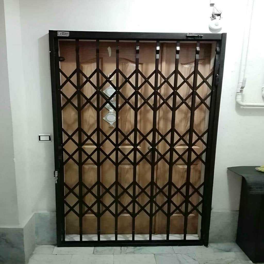 نصب درب آکاردئونی ساختمان رنگ صنعتی در فردیس کرج