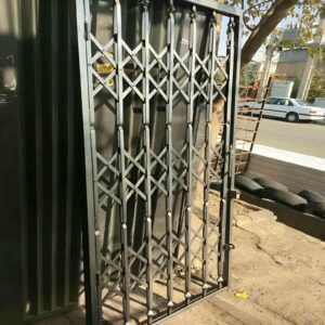 درب آکاردئونی ساختمان در فردیس کرج