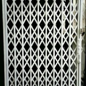 درب آکاردئونی ساختمان در ارومیه