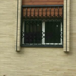حفاظ پنجره نرده لوکس در اندیشه