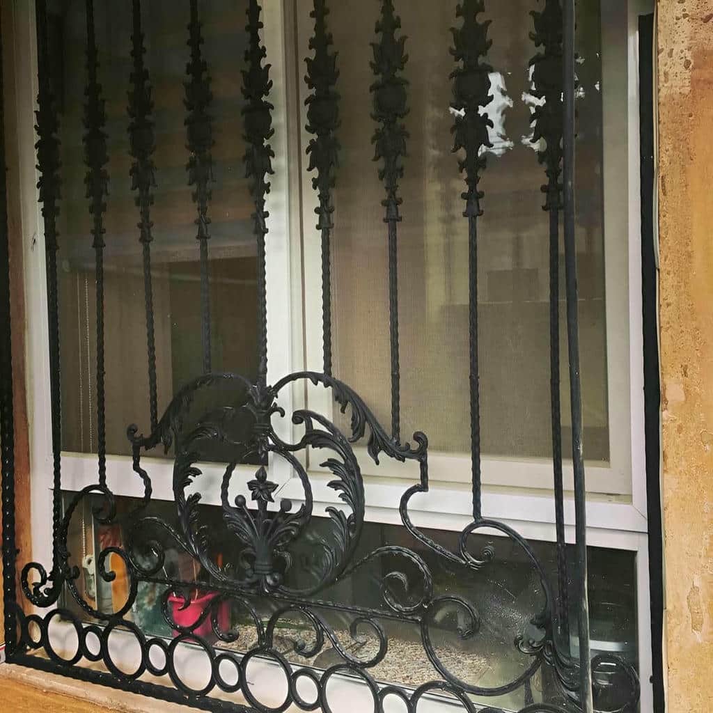 نصب حفاظ پنجره نرده لوکس بازشو در بجنورد