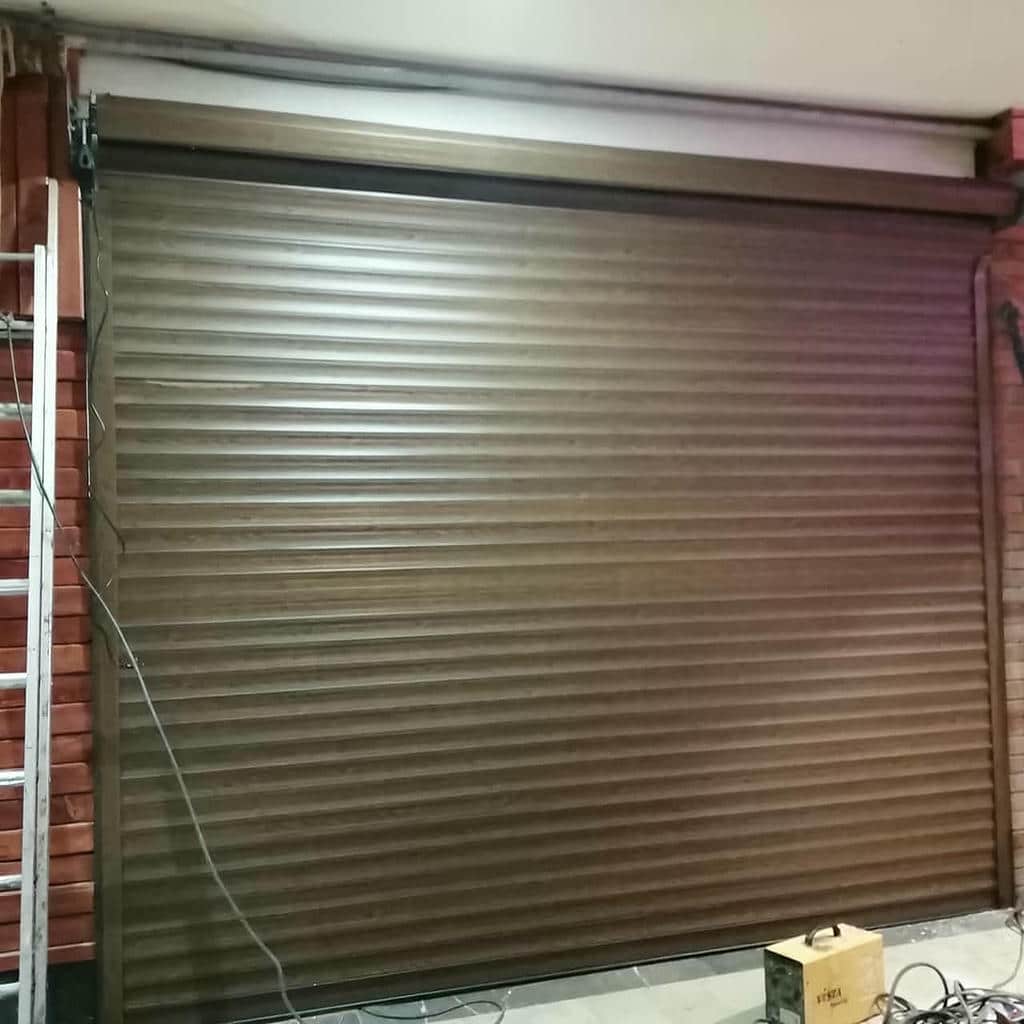 نصب کرکره برقی ساختمان فروشگاه در اصفهان