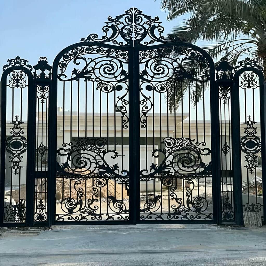 نصب درب حیاط فرفورژه رنگ باکیفیت در سمنان