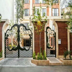 درب حیاط فرفورژه در عظیمیه کرج
