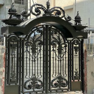 درب حیاط فرفورژه در شهرکرد