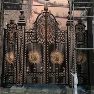 درب حیاط فرفورژه در ایرانشهر