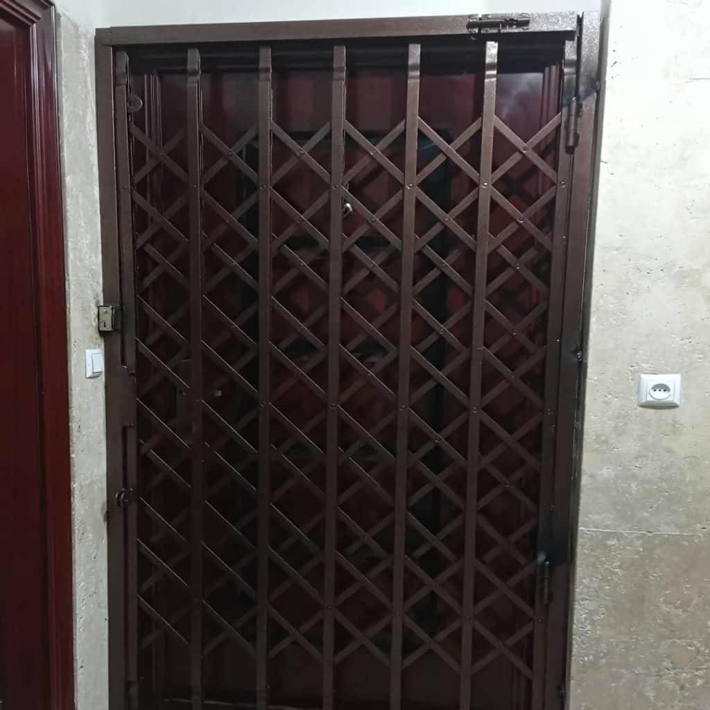 ساخت محافظ درب آپارتمان ایمن