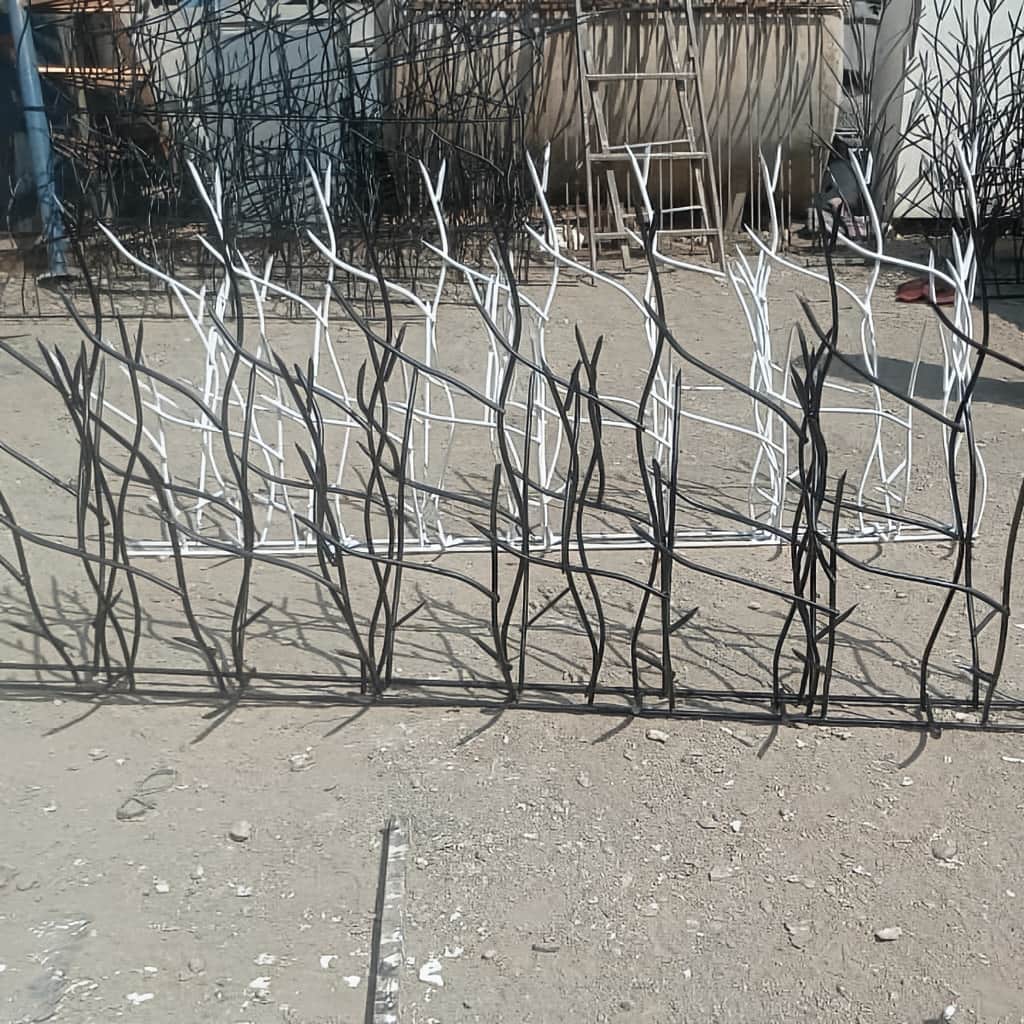 حفاظ شاخ گوزنی و حفاظ سرنیزه ای با پایه محکم فلزی