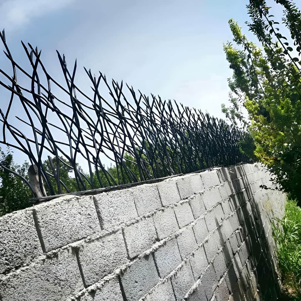 حفاظ شاخ گوزنی و حفاظ سرنیزه ای با تراکم مناسب دیوار