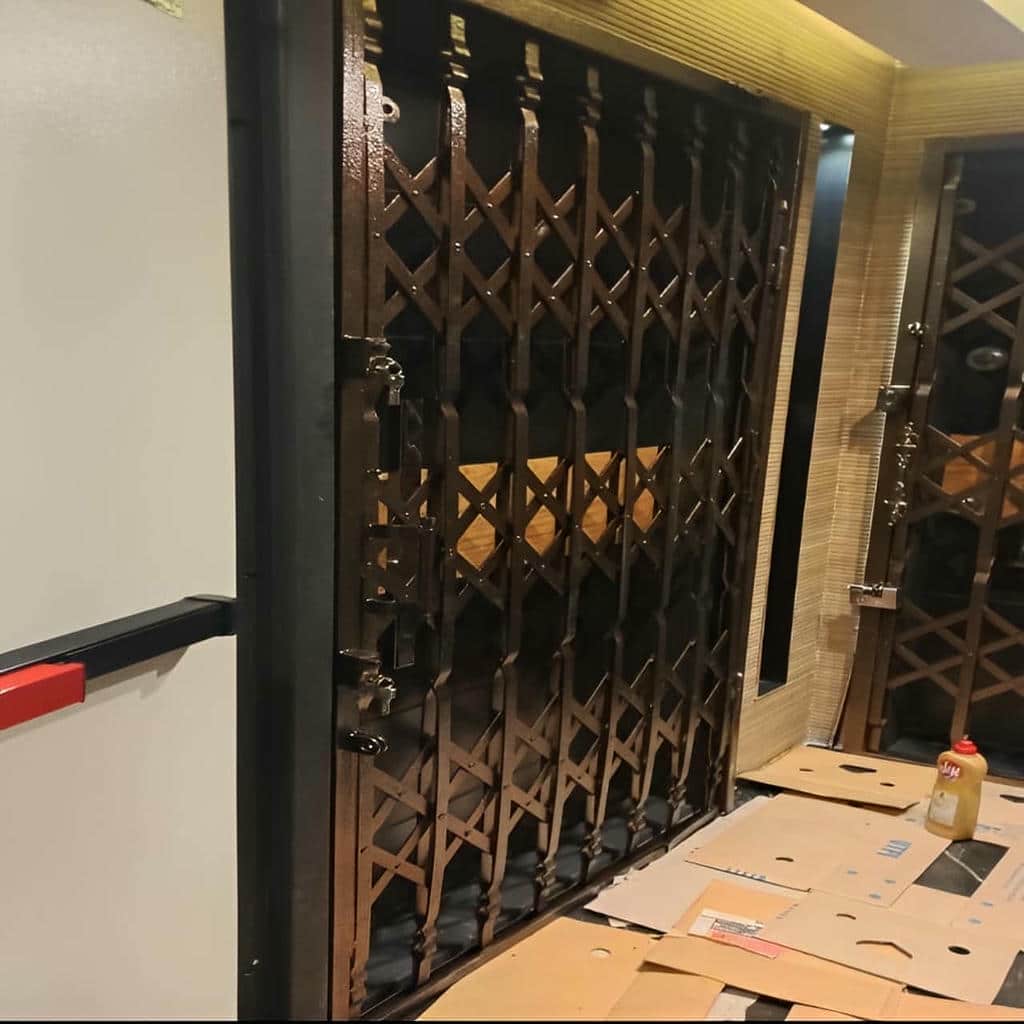 درب آکاردئونی با پرچ مخفی و ظاهر منظم