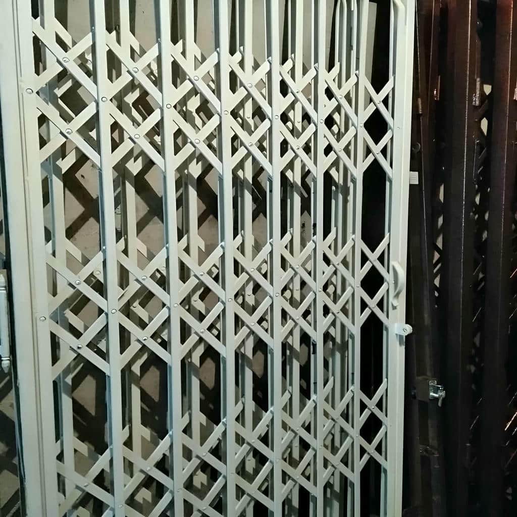 درب آکاردئونی با قفل ایمن و یراق باکیفیت