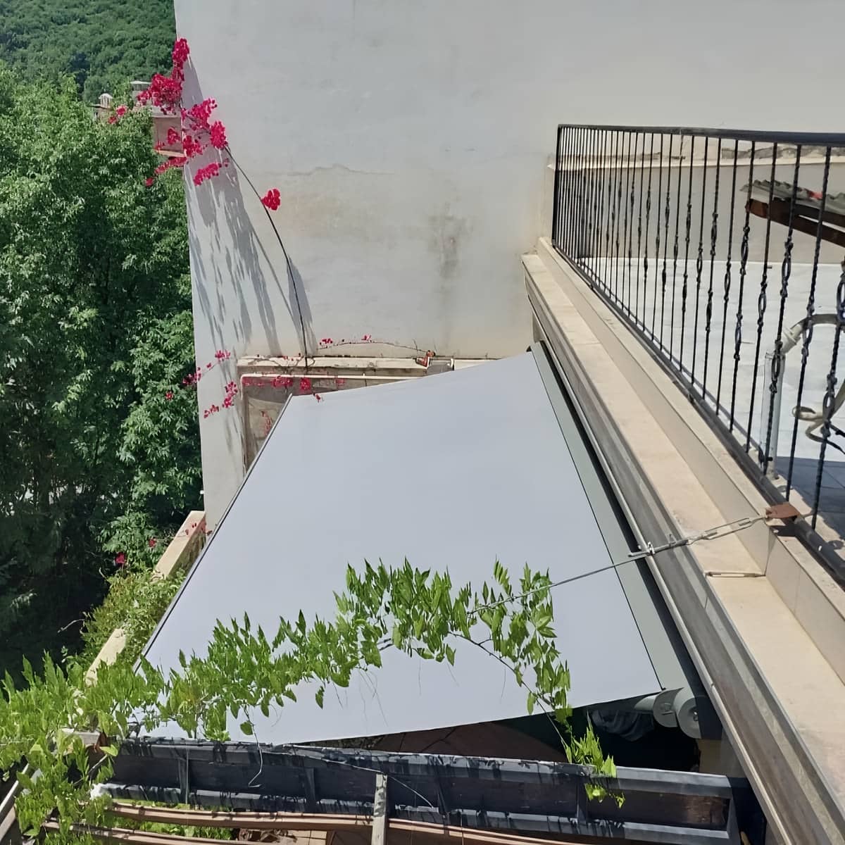 سایبان برقی مقاوم برای کافه و رستوران