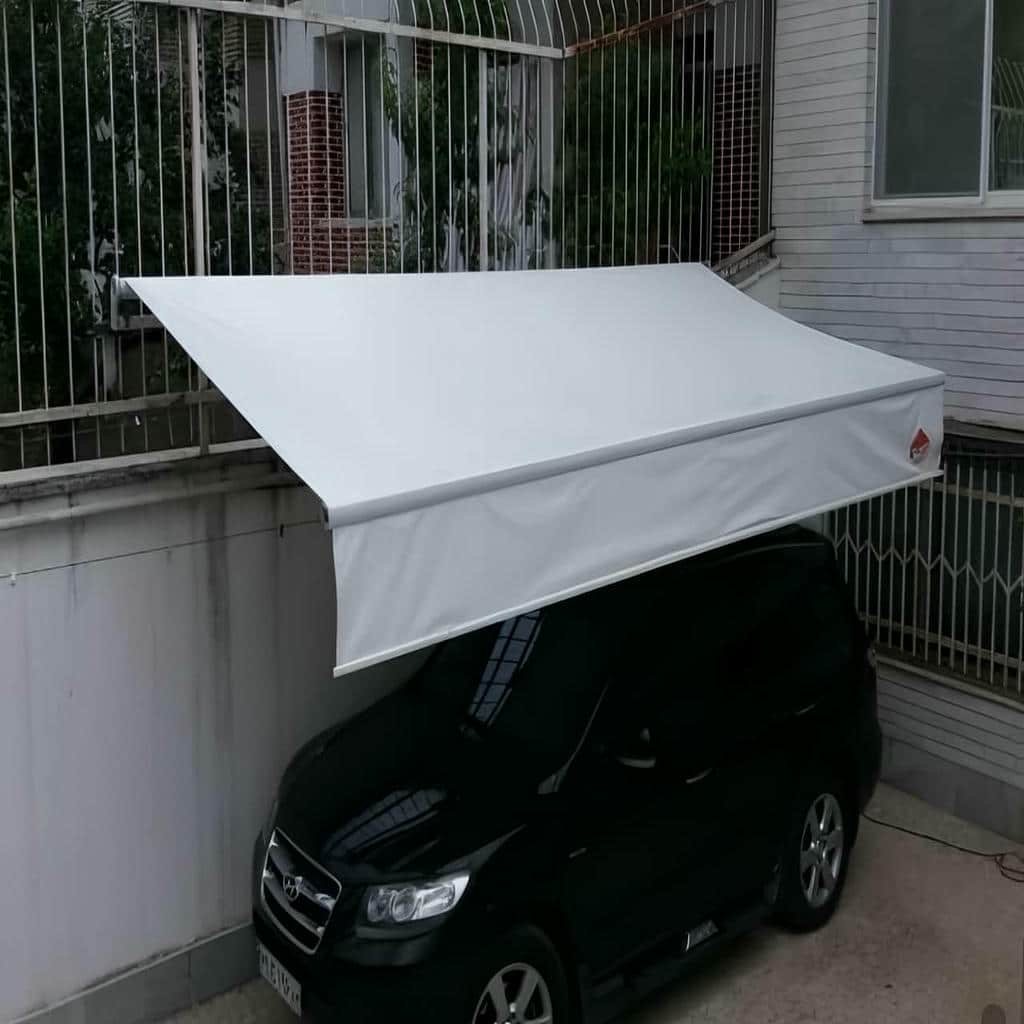 سایبان برقی صنعتی با اتصالات قوی روی سازه سایبان برقی صنعتی با اتصالات قوی روی سازه