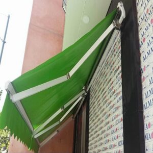نصب حرفه ای سایبان برقی برای فضاهای تجاری