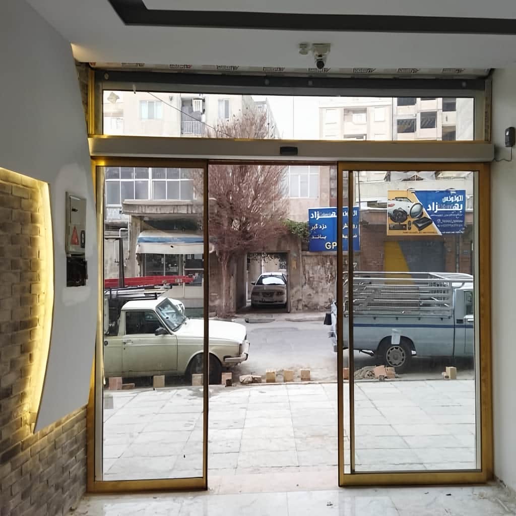درب شیشه ای اتوماتیک با فریم آلومینیوم سبک روش محاسبه قیمت درب شیشه ای اتوماتیک