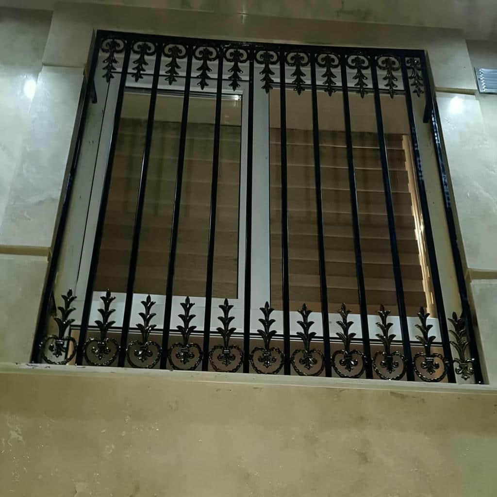 حفاظ پنجره با قفل ایمن روی بخش متحرک