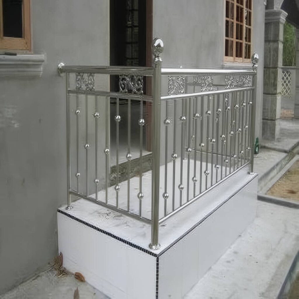 نرده استیل بالکن با سطح براق و ایمن